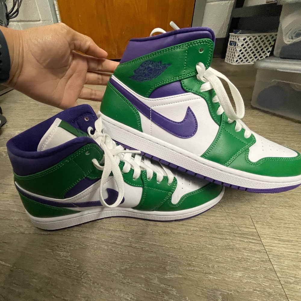 Air Jordan 1 Mid Hulk Classic Shoes Style